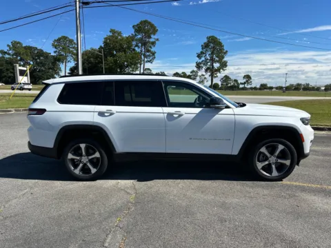 More photos of 2025 Jeep Grand Cherokee L Limited at ALM CDJR Perry, GA