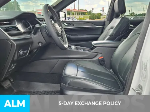 More photos of 2023 Jeep Grand Cherokee Overland at ALM CDJR Perry, GA