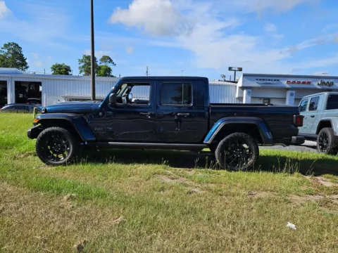 Photos of 2025 Jeep Gladiator Nighthawk for sale in Perry, GA at ALM CDJR Perry