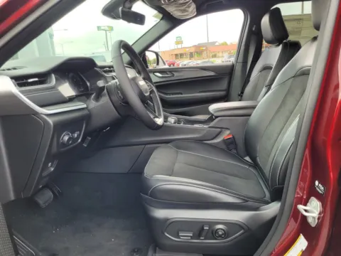 Another view of 2025 Jeep Grand Cherokee Altitude X for sale in Perry, GA at ALM CDJR Perry