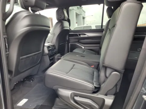 More photos of 2025 Jeep Wagoneer at ALM CDJR Perry, GA