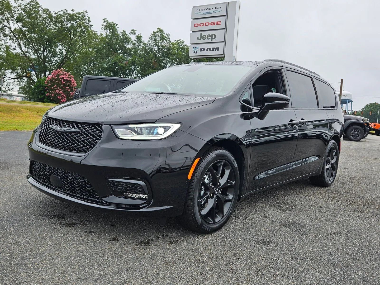 Black 2025 Chrysler Pacifica Limited for sale in Perry, GA