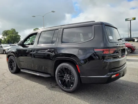 More photos of 2025 Jeep Wagoneer Series II at ALM CDJR Perry, GA