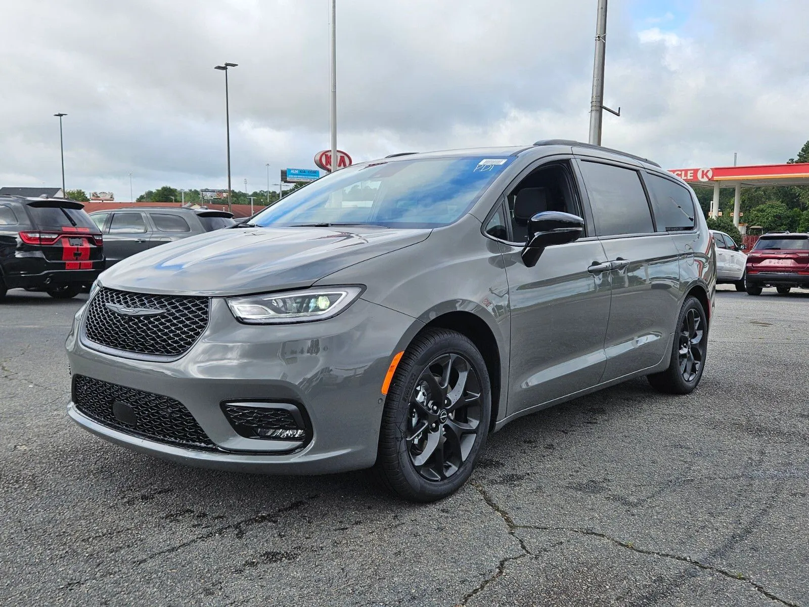 Gray 2025 Chrysler Pacifica Limited for sale in Perry, GA