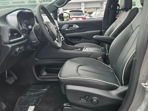 Another view of 2025 Chrysler Pacifica Limited for sale in Perry, GA at ALM CDJR Perry