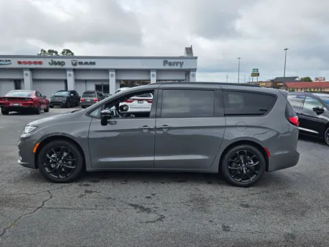 Photos of 2025 Chrysler Pacifica Limited for sale in Perry, GA at ALM CDJR Perry