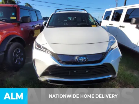 More photos of 2024 Toyota Venza Limited at ALM CDJR Perry, GA