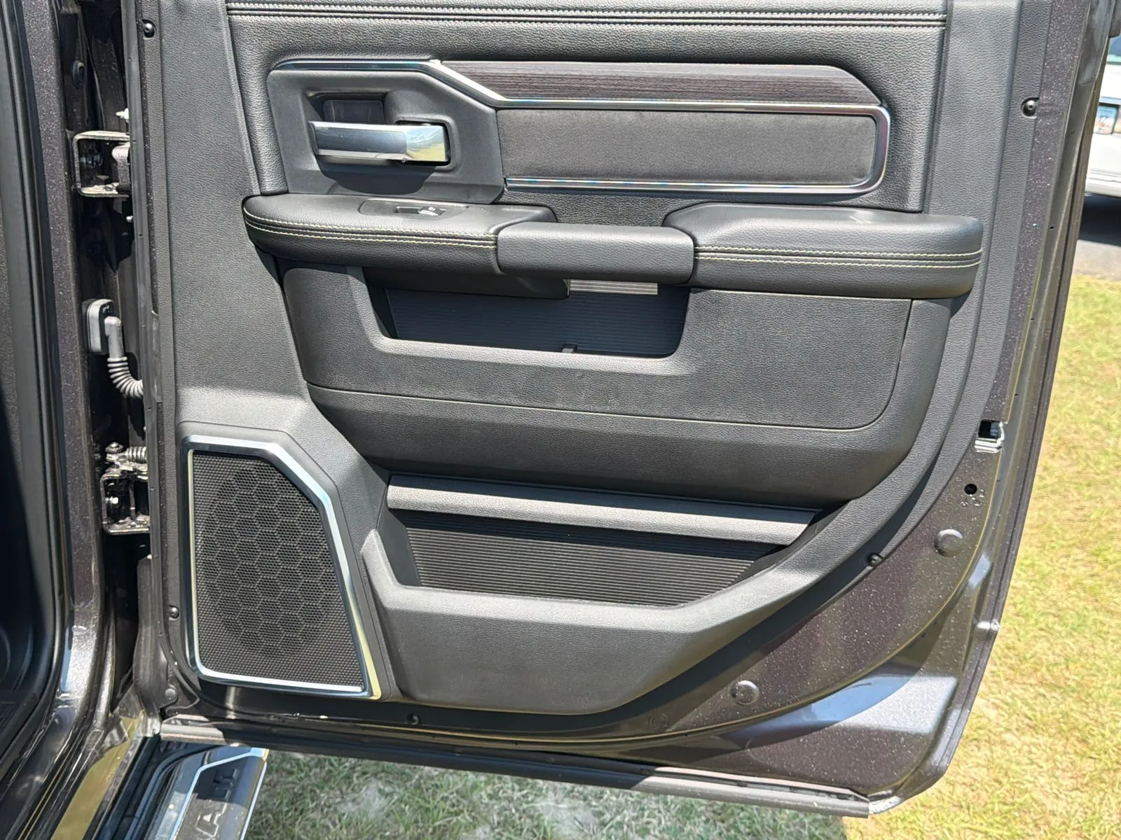 2026 RAM 2500 Laramie - Photo 17