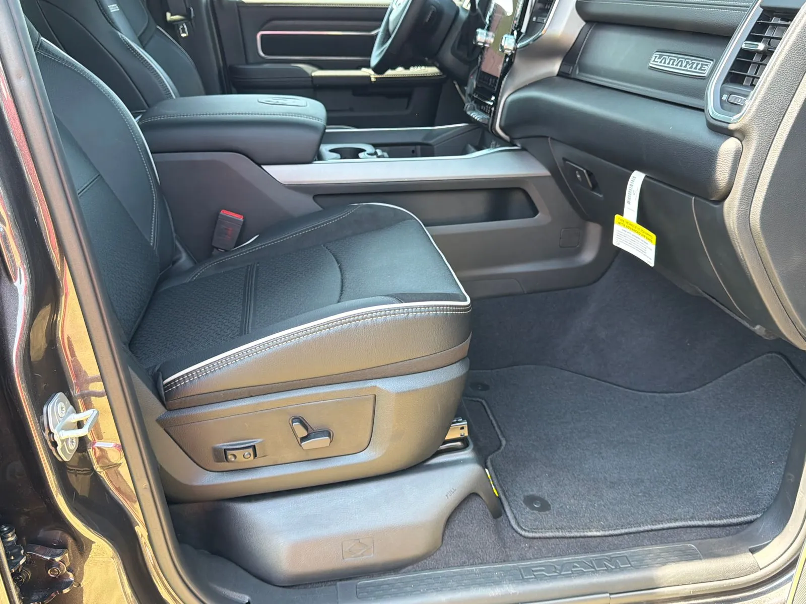2026 RAM 2500 Laramie - Photo 14