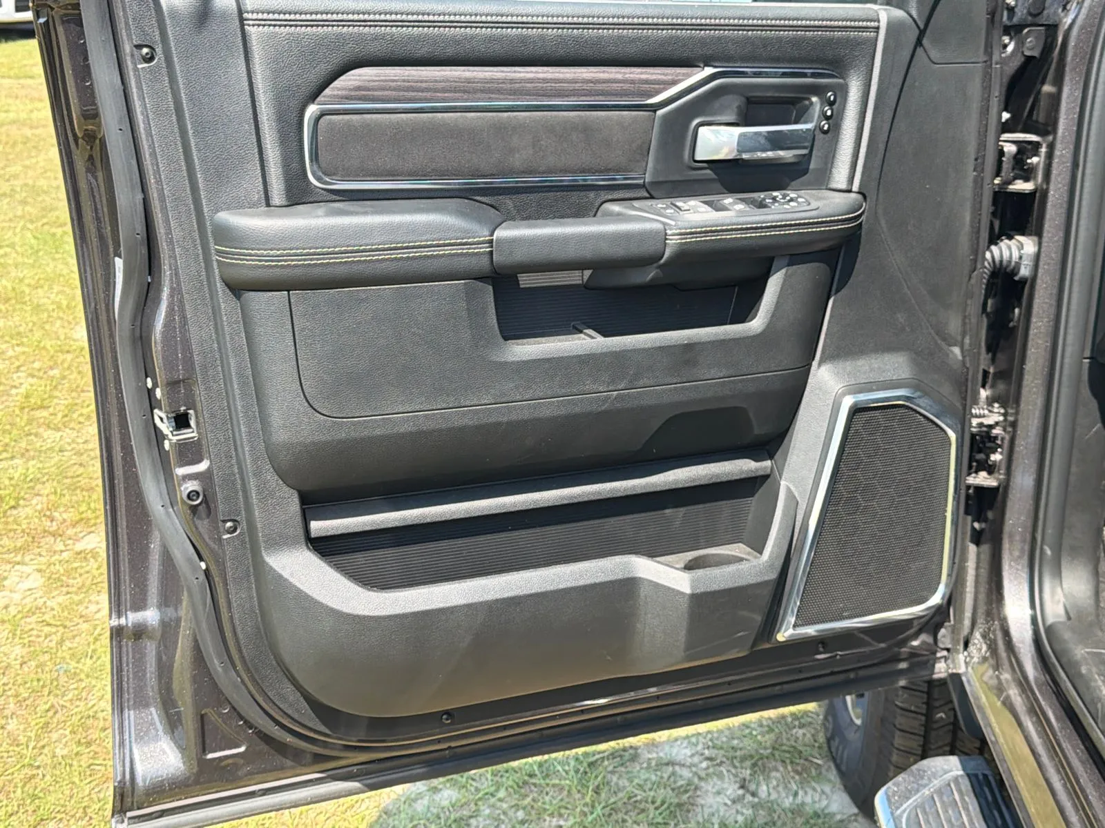 2026 RAM 2500 Laramie - Photo 11