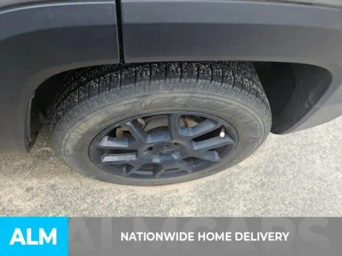 More photos of 2019 Jeep Renegade Latitude at ALM CDJR Perry, GA