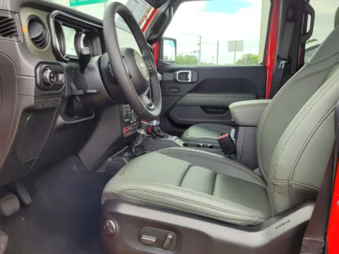 Photos of 2025 Jeep Gladiator Mojave for sale in Perry, GA at ALM CDJR Perry