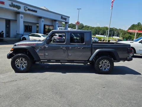 Photos of 2025 Jeep Gladiator Mojave for sale in Perry, GA at ALM CDJR Perry