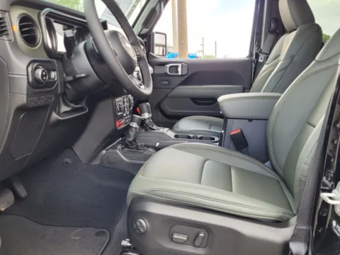 Photos of 2025 Jeep Gladiator Mojave for sale in Perry, GA at ALM CDJR Perry