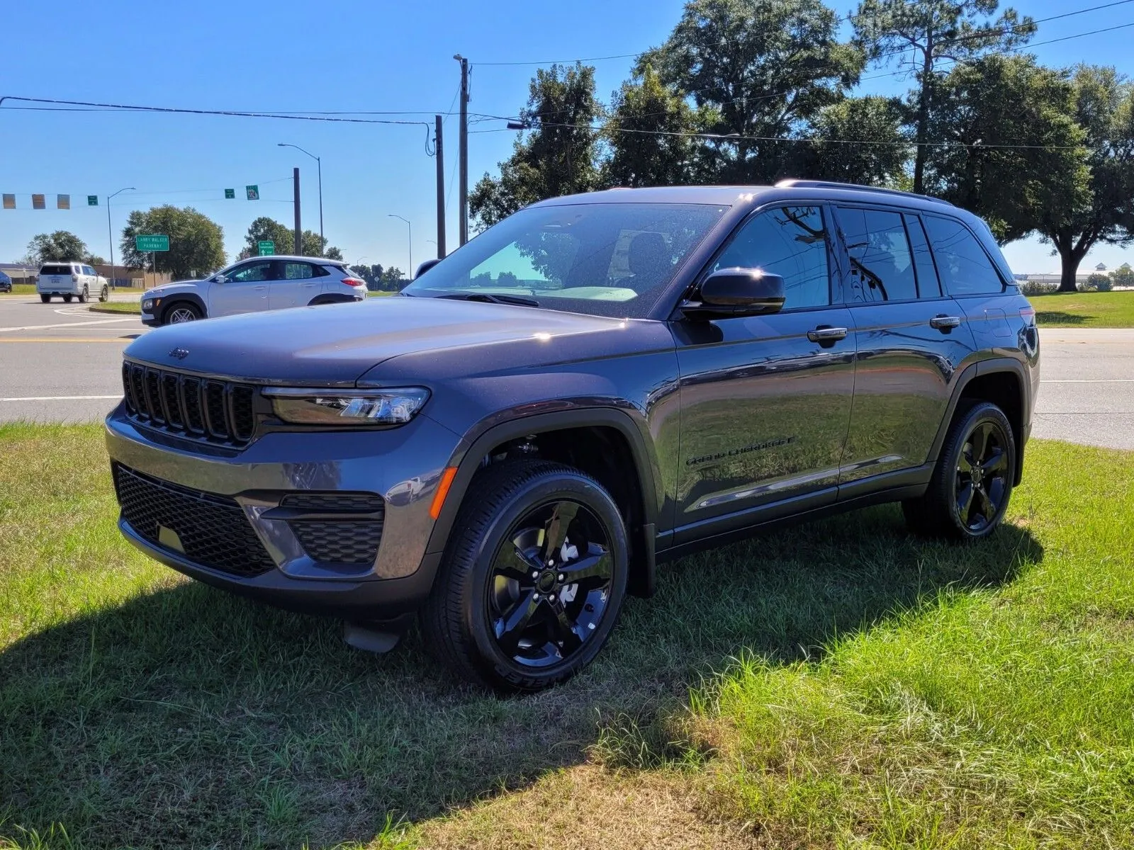 Gray 2025 Jeep Grand Cherokee Laredo for sale in Perry, GA