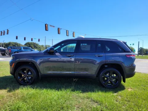 Photos of 2025 Jeep Grand Cherokee Laredo for sale in Perry, GA at ALM CDJR Perry
