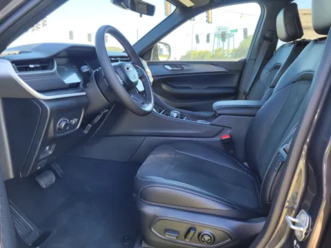 Another view of 2025 Jeep Grand Cherokee Laredo for sale in Perry, GA at ALM CDJR Perry