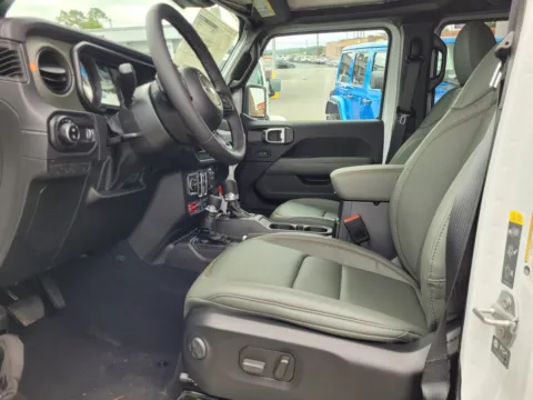 Photos of 2025 Jeep Gladiator Mojave for sale in Perry, GA at ALM CDJR Perry