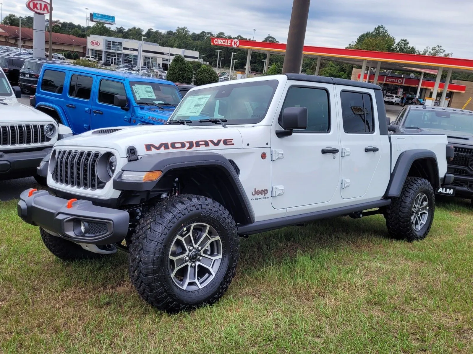 White 2025 Jeep Gladiator Mojave for sale in Perry, GA