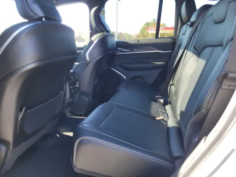 More photos of 2025 Jeep Grand Cherokee Overland at ALM CDJR Perry, GA