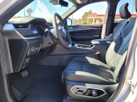 Another view of 2025 Jeep Grand Cherokee Overland for sale in Perry, GA at ALM CDJR Perry