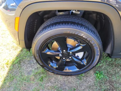 Photos of 2025 Jeep Grand Cherokee L Altitude X for sale in Perry, GA at ALM CDJR Perry