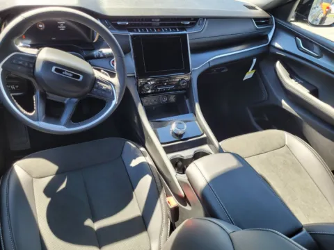 More photos of 2025 Jeep Grand Cherokee Laredo at ALM CDJR Perry, GA