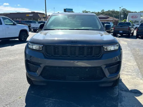 Photos of 2025 Jeep Grand Cherokee Laredo for sale in Perry, GA at ALM CDJR Perry