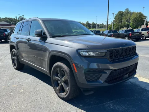 Another view of 2025 Jeep Grand Cherokee Laredo for sale in Perry, GA at ALM CDJR Perry