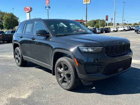 Another view of 2025 Jeep Grand Cherokee Altitude X for sale in Perry, GA at ALM CDJR Perry