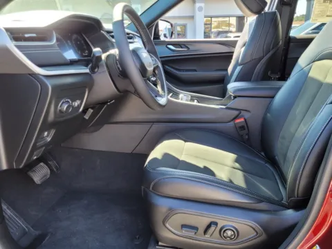 Another view of 2025 Jeep Grand Cherokee L Altitude X for sale in Perry, GA at ALM CDJR Perry