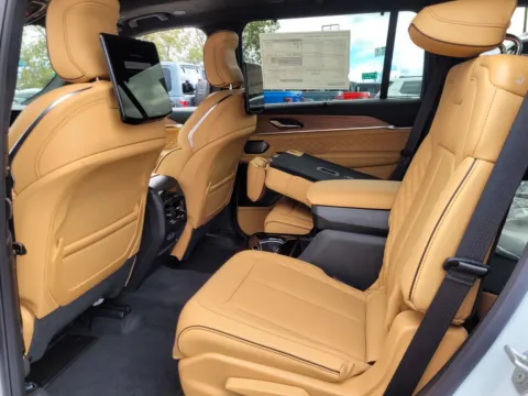 More photos of 2025 Jeep Grand Cherokee L Summit at ALM CDJR Perry, GA