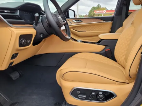 Another view of 2025 Jeep Grand Cherokee L Summit for sale in Perry, GA at ALM CDJR Perry