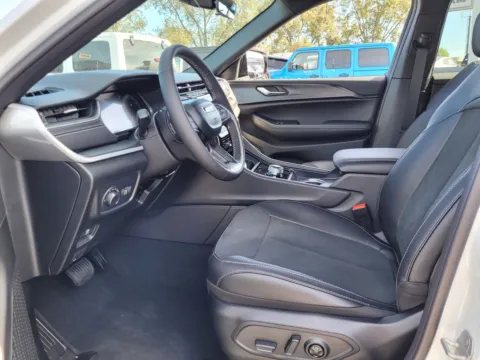 Photos of 2025 Jeep Grand Cherokee L Altitude X for sale in Perry, GA at ALM CDJR Perry