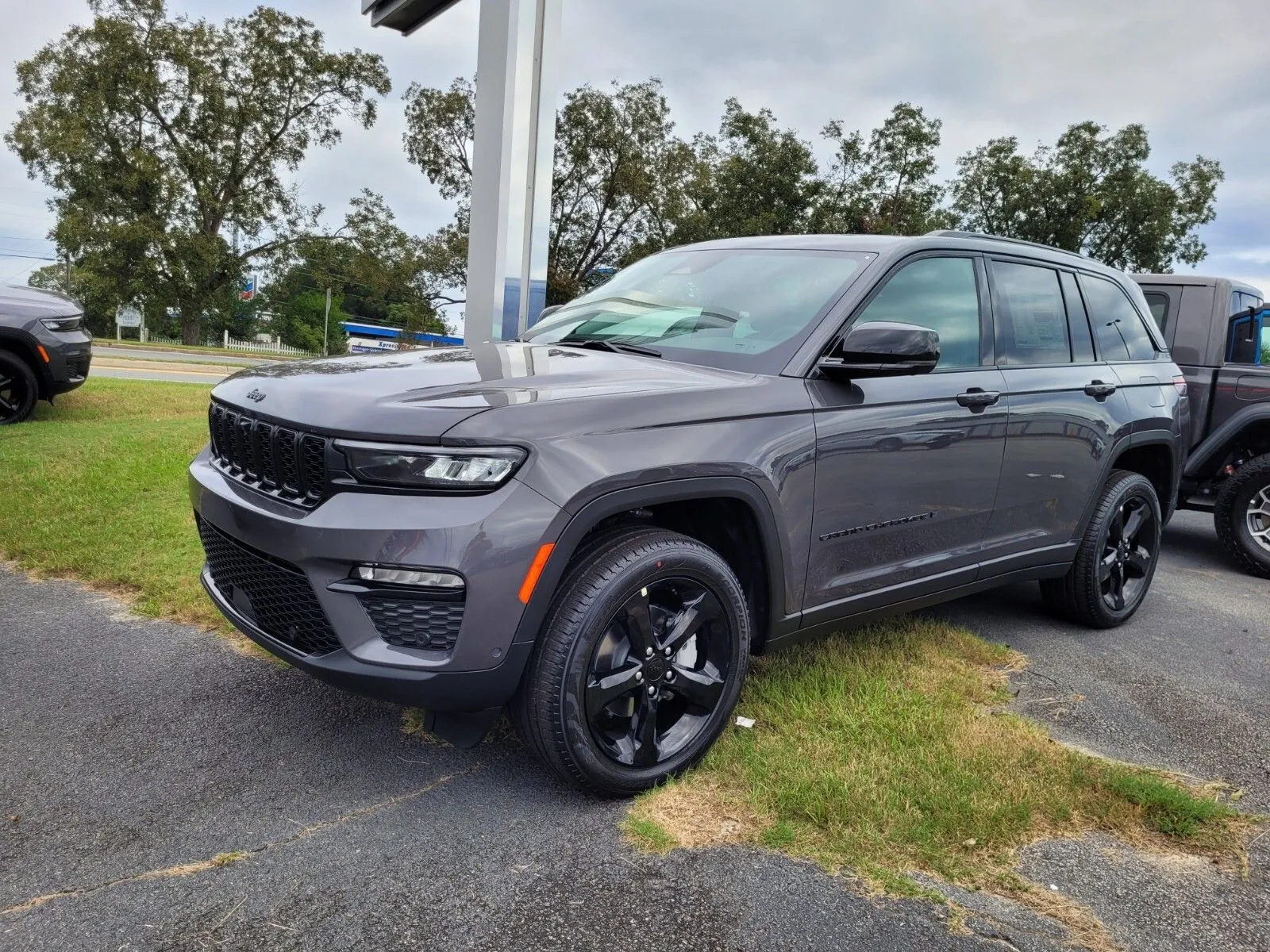 Gray 2025 Jeep Grand Cherokee Limited for sale in Perry, GA