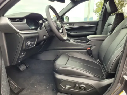 Another view of 2025 Jeep Grand Cherokee Limited for sale in Perry, GA at ALM CDJR Perry