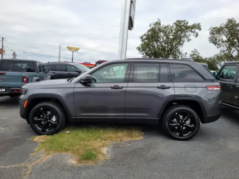 Photos of 2025 Jeep Grand Cherokee Limited for sale in Perry, GA at ALM CDJR Perry