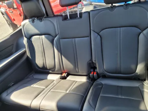 More photos of 2025 Jeep Wagoneer Series II at ALM CDJR Perry, GA