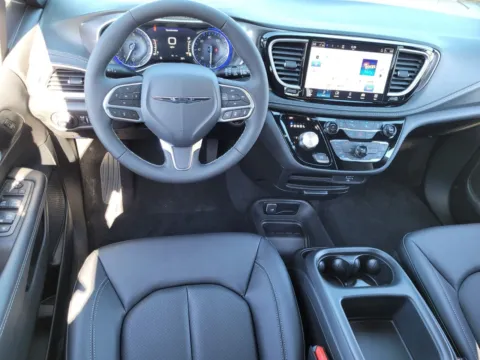 More photos of 2026 Chrysler Pacifica Select at ALM CDJR Perry, GA