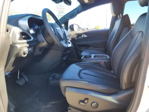 Another view of 2026 Chrysler Pacifica Select for sale in Perry, GA at ALM CDJR Perry