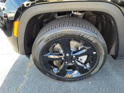 Photos of 2025 Jeep Grand Cherokee L Altitude X for sale in Perry, GA at ALM CDJR Perry