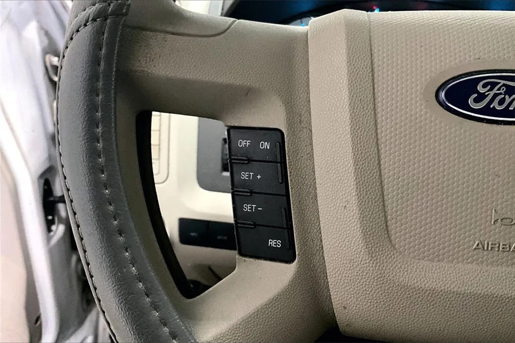2011 Ford Escape XLT photo 4