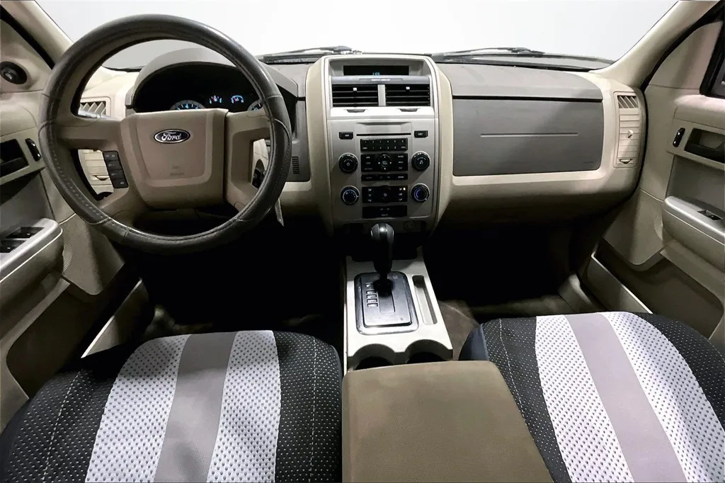 2011 Ford Escape XLT photo 3