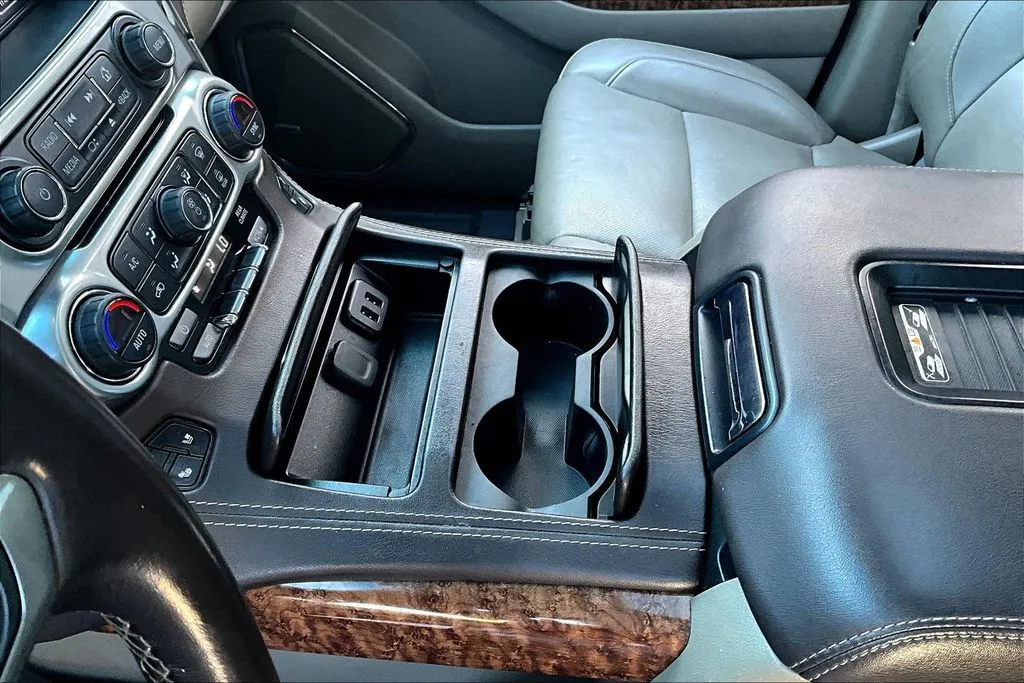 2020 Chevrolet Suburban Premier - Photo 17