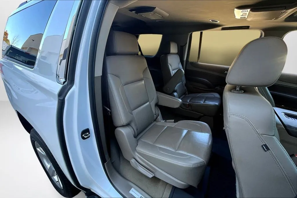 2020 Chevrolet Suburban Premier - Photo 23