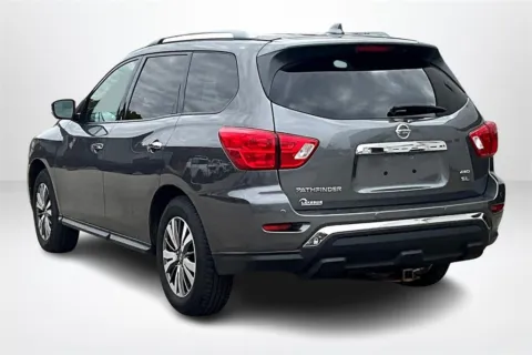 More photos of 2019 Nissan Pathfinder SL at Lakeside Automotive Group, MI