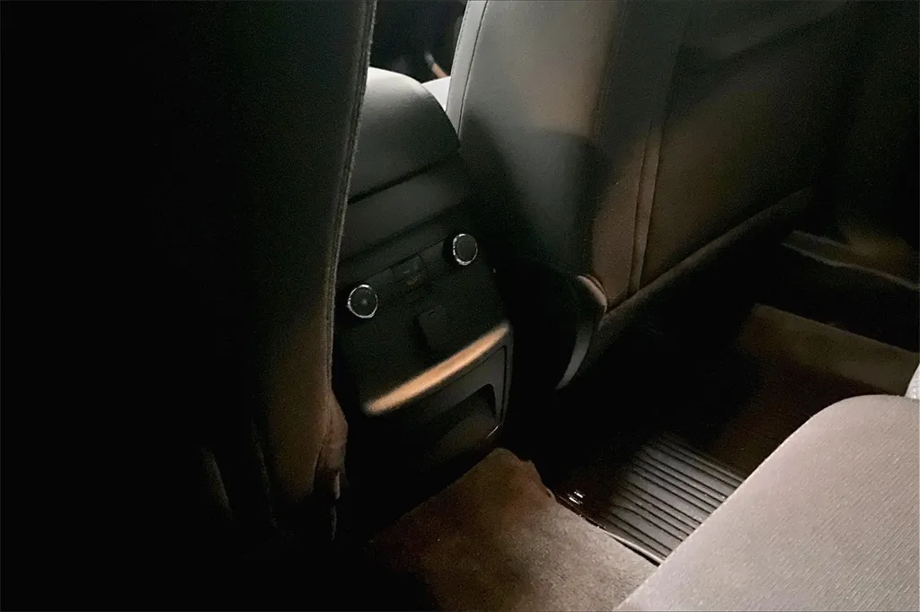 2017 Ford Explorer XLT photo 4