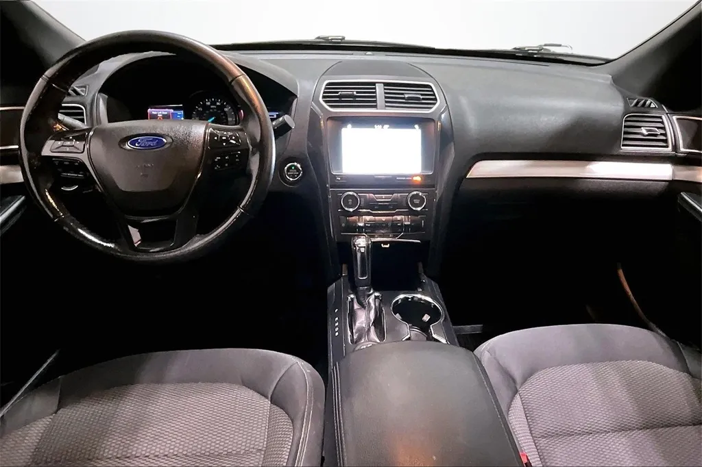 2017 Ford Explorer XLT photo 3