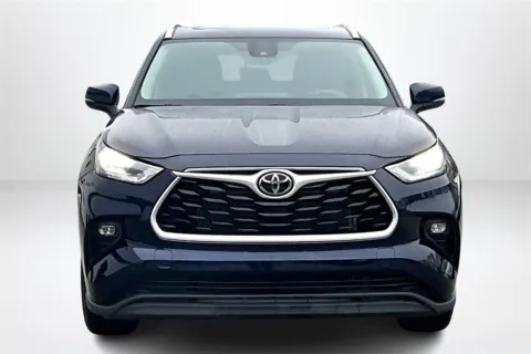 Photos of 2022 Toyota Highlander XLE for sale in Spring Lake, MI at Lakeside Automotive Group