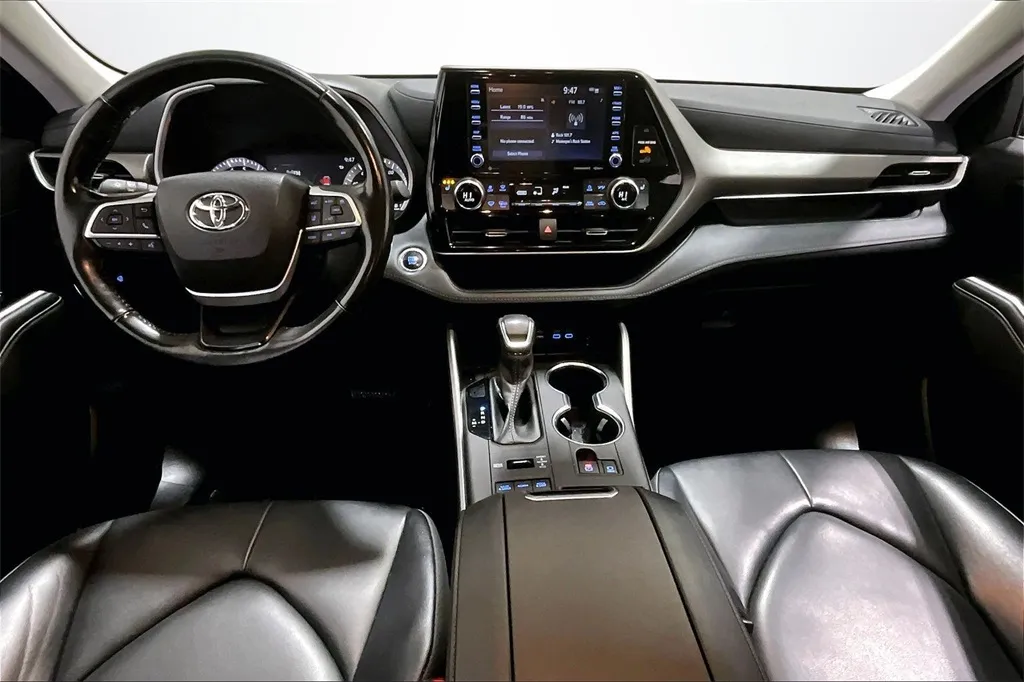 2022 Toyota Highlander XLE photo 3